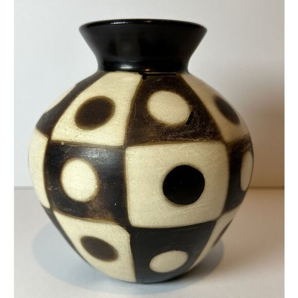 Valeriano Paz Folk Art Pottery Vase Chulucanas Peru Brown White Geometric Signed - Picture 4 of 7